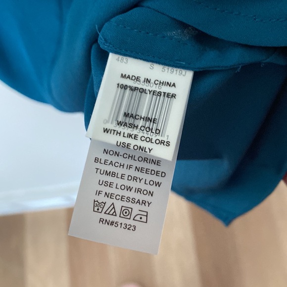 Vince Camuto Sleeveless blouse size small in dark teal - Picture 4 of 5